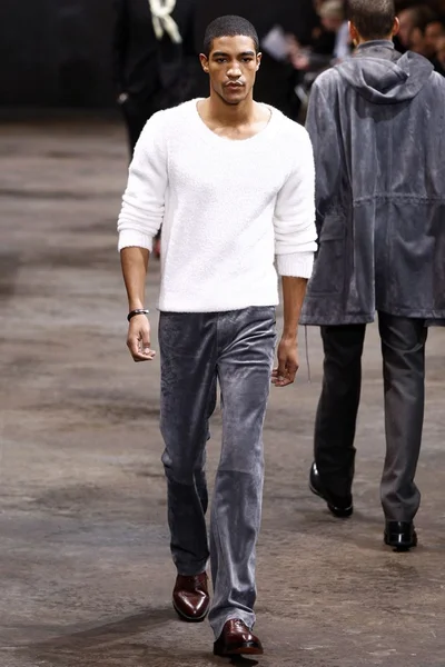 Look 10